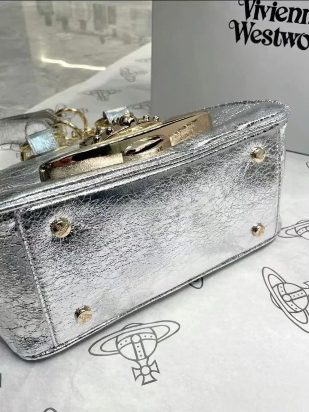 Vivienne Westwood Silver Cracked Leather Mini Orb Handbag with Gold Chain - Picture 4 of 8